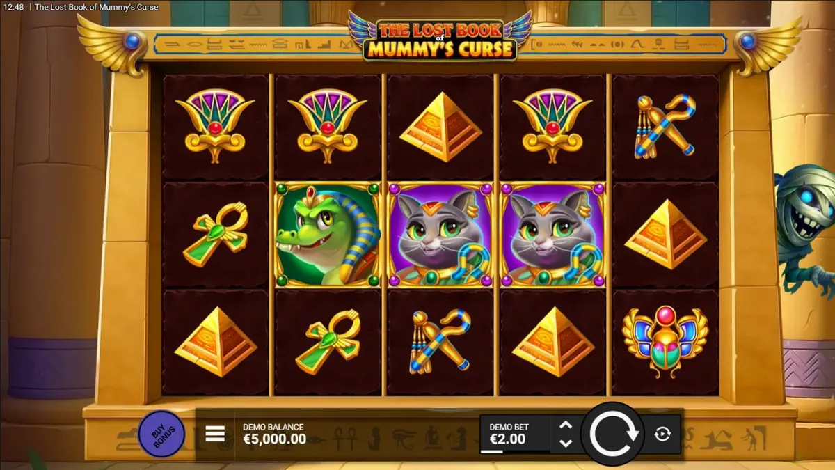Tampilan antarmuka seluler slot The Lost Book of Mummy’s Curse dengan simbol Mesir yang cerah.